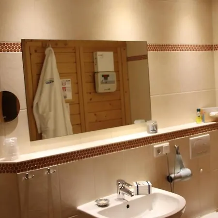 아파트 4 Sterne Bernstein Mit Terrasse Und Sauna 로베